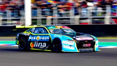 Camaro pasa por la tribuna