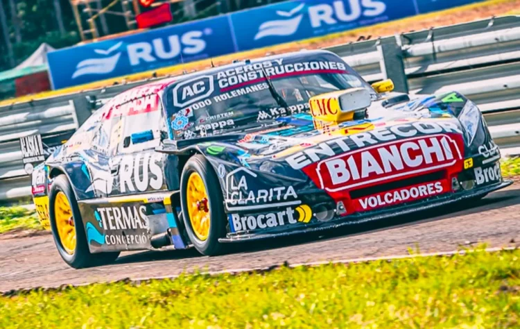 Chevrolet entrando a boxes