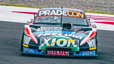 Dodge de frente en la pista