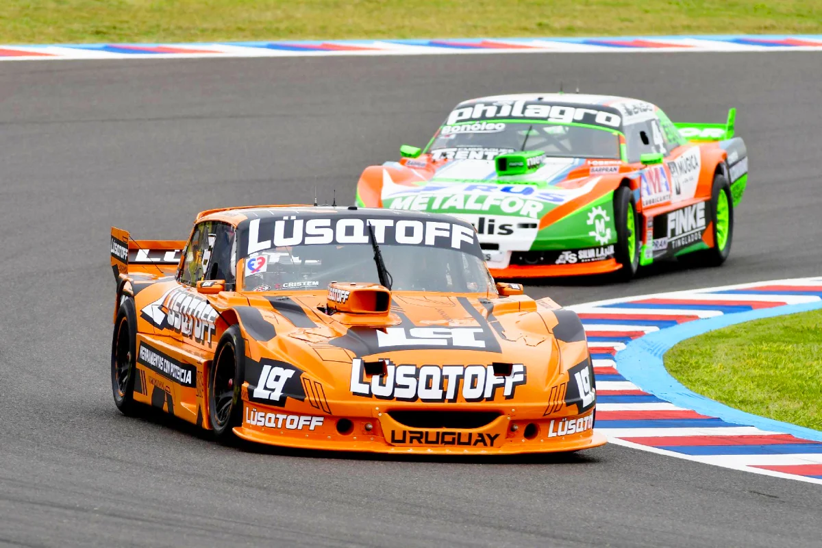 Falcon dobla en la curva