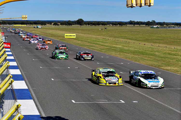 Largada del TC en Toay. 