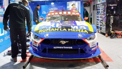 El Mustang de TC de Todino en el box del Maquin Parts.