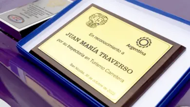 Placa en homenaje a Juan María Traverso