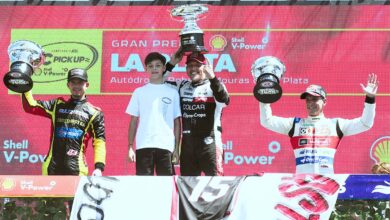 Mazzacane festeja en el podio de TC Pick Up.