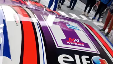 Techo del Ford Mustang de Mariano Werner con homenaje a Traverso.