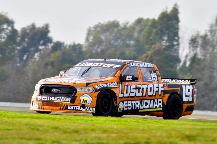 Ford de TC Pick Up en la pista