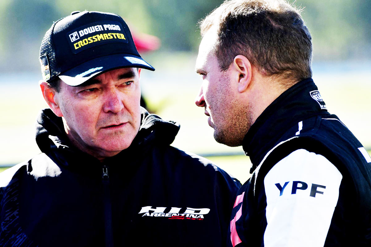 Martínez y Werner hablando.