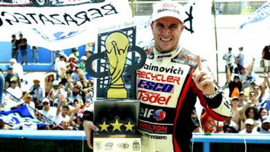 Werner con el trofeo haciendo el 1.