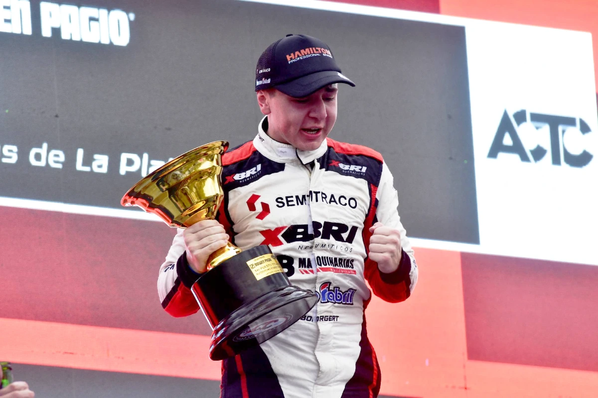 Manuel Borgert en el podio del TC Pista Mouras.