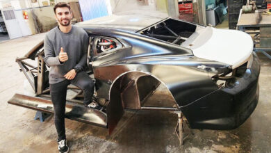 Benvenuti posa con su Camaro de TC.