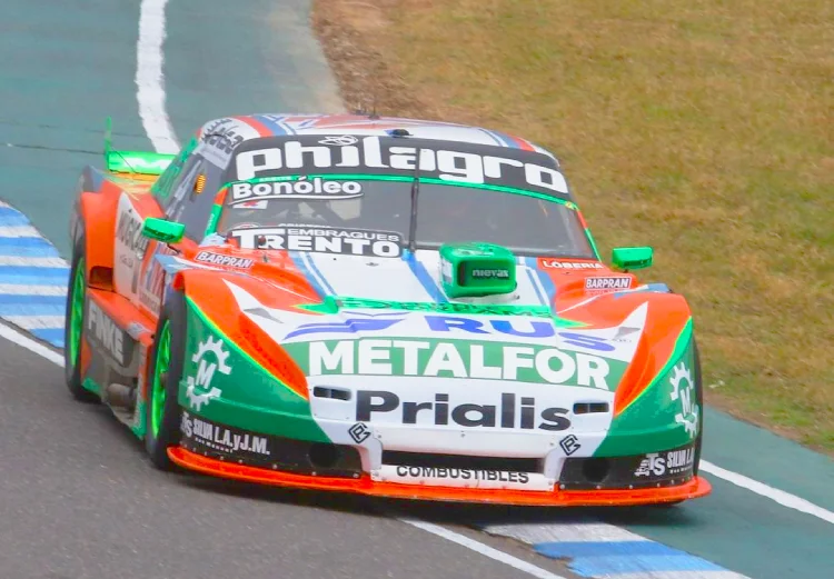 Dodge de Jonatan Castellano en Rafaela.