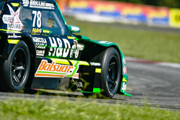 Lateral del Ford de Denis Cifre.