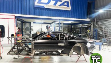 Ford Mustang de TC de Lambiris enchapado.