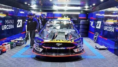 Ford Mustang de TC de Urcera en el box.