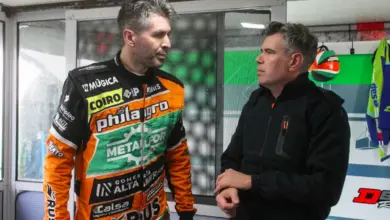 Castellano charla con alguien