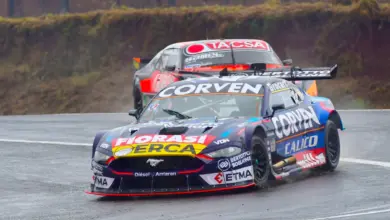 Mustang de TC doblando