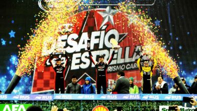 Rossi festejando en el podio.