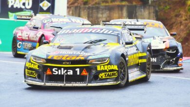 Camaro de TC en pista.