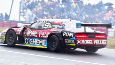 Dodge Challenger de TC en pista.
