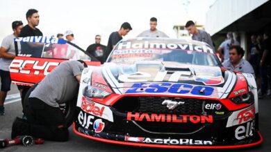 El Mustang de TC de Werner en los boxes de La Plata.
