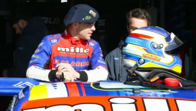 Todino habla con una persona