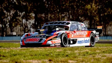 Borgert disputando las series del TC Pista Mouras en La Plata.