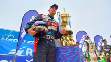 Santiago Mangoni con la Copa de Oro.