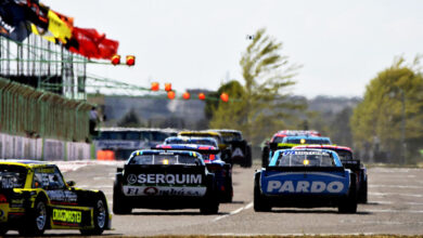 Pelotón de autos de TC.