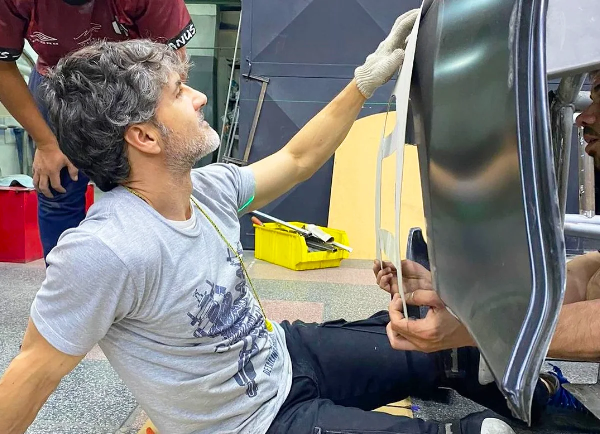 Spataro trabaja en el auto