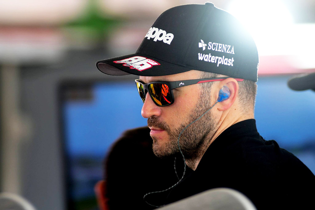 Canapino con lentes.