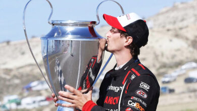Domenech besando la copa.