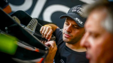 Candela mira el auto