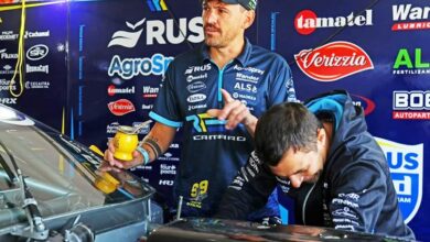 Josito hablando en el box.
