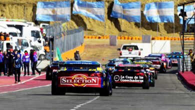 Autos de TC desde atrás.