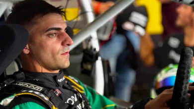 Chapur con cara seria