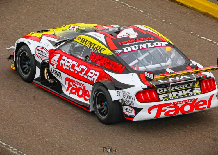 Mustang en la pista