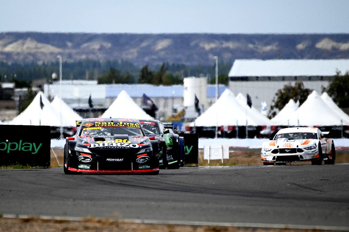 Autos de TC en Neuquén.