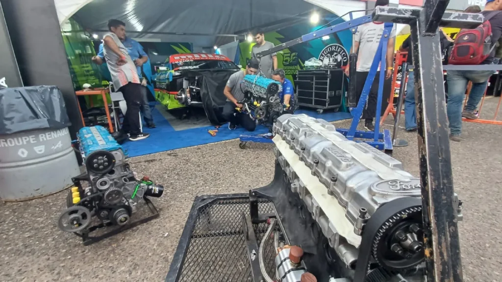Motor de Todino en el box.