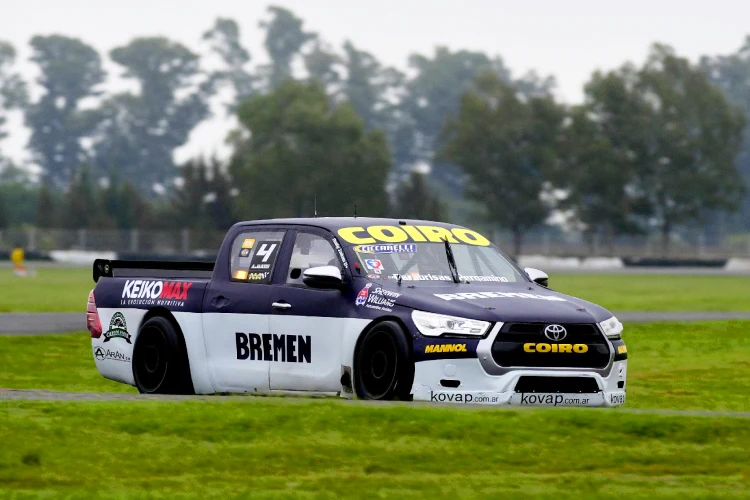 Camioneta en la pista