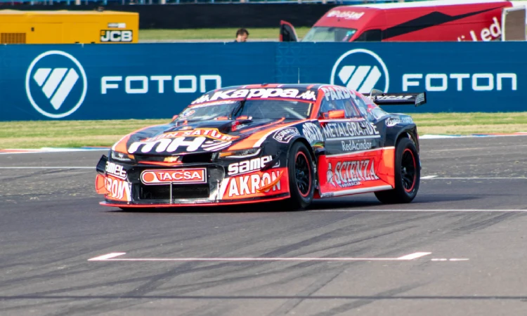 Chevrolet Camaro de TC de Canapino en la pista de Termas de Río Hondo.