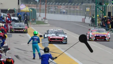 Los autos de TC en boxes en Toay.