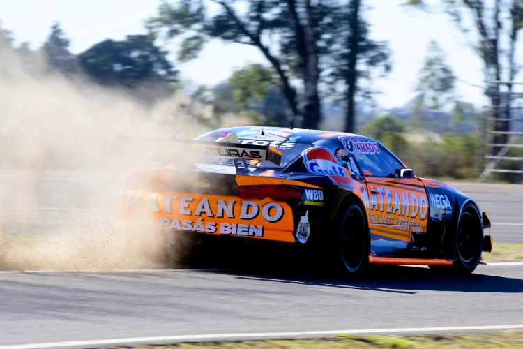 Camaro en la pista