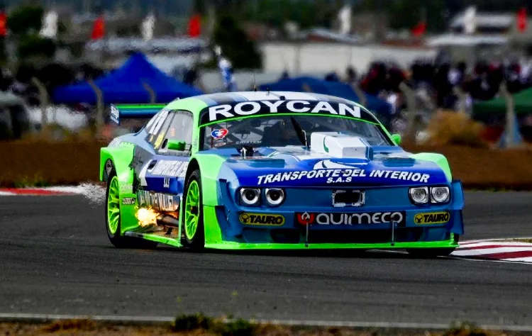 Auto en la pista