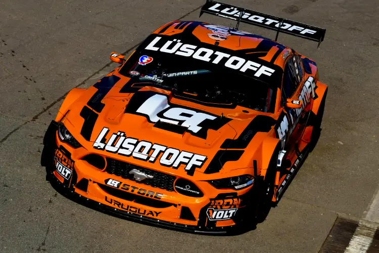 Mustang en la pista