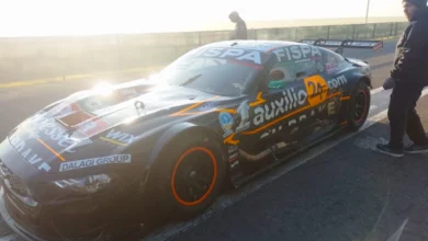 Mustang en boxes