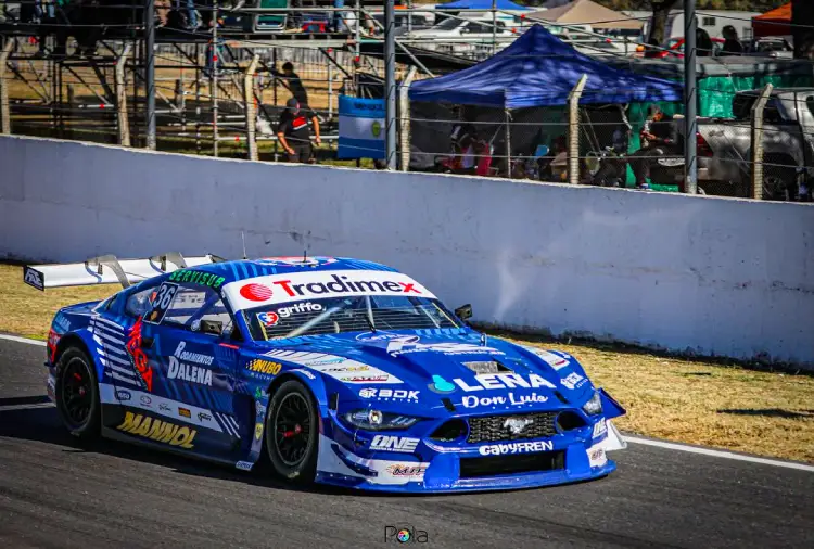 Mustang en la pista