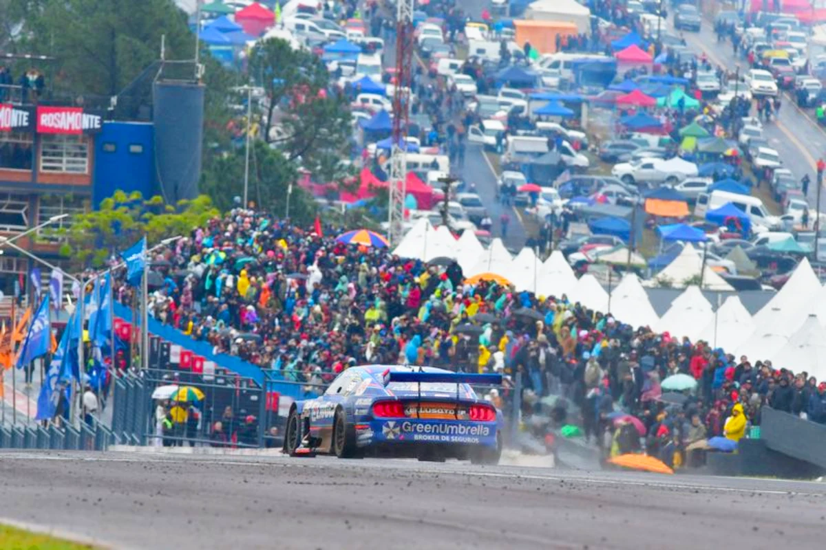 Auto en la pista