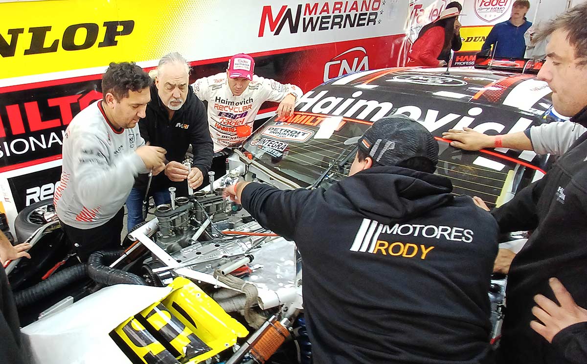 Agut trabaja sobre el motor de Werner.