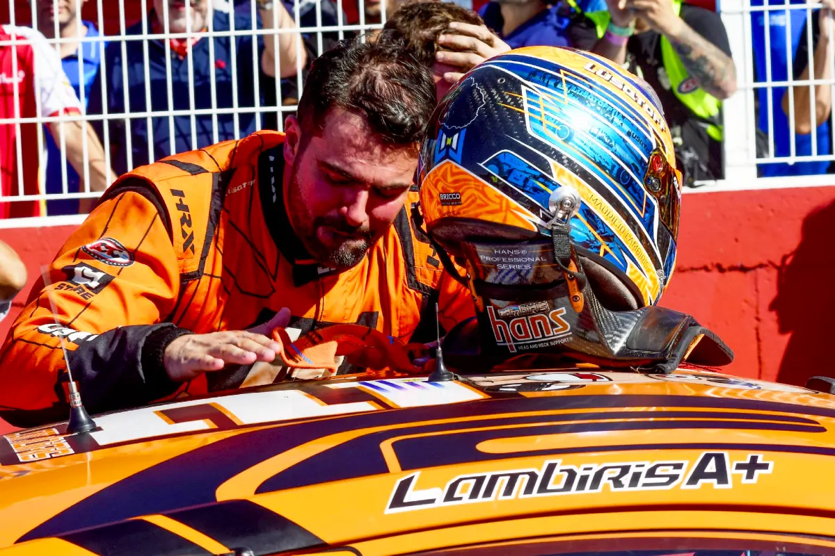 Lambiris con el auto