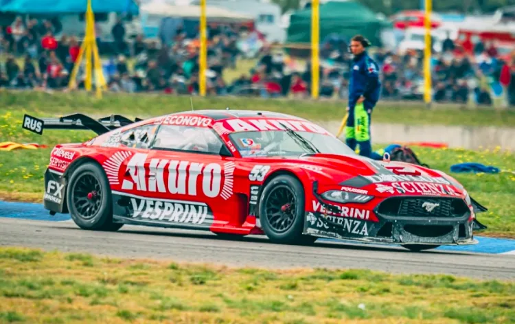 Mustang en la pista